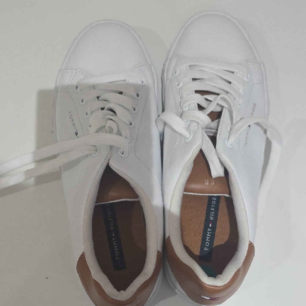 Tommy Hilfiger Men's White Sneakers with Brown Accents